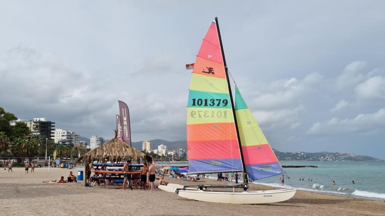 شقة Apartamento De 1 Habitacion Frente Al Mar Y Con Piscina بينيكاسّين المظهر الخارجي الصورة